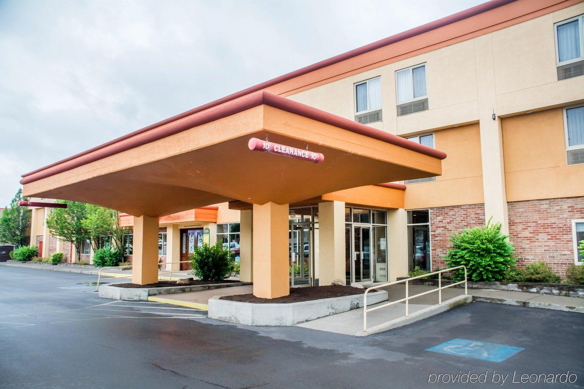 Clarion Hotel & Suites Riverfront Oswego Exterior foto