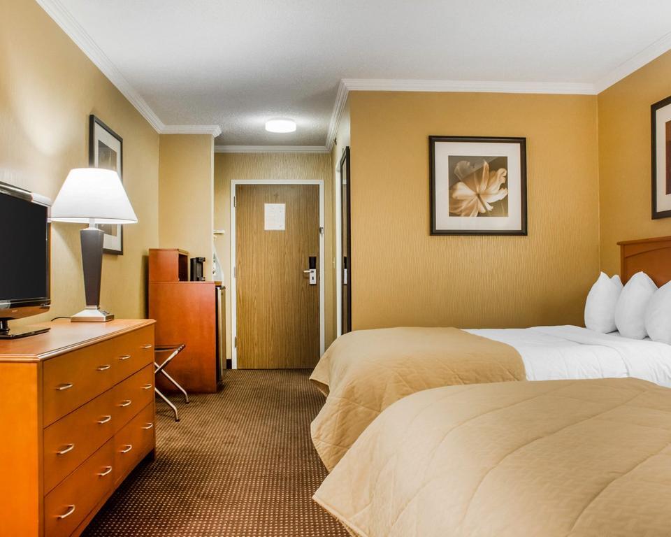Clarion Hotel & Suites Riverfront Oswego Exterior foto