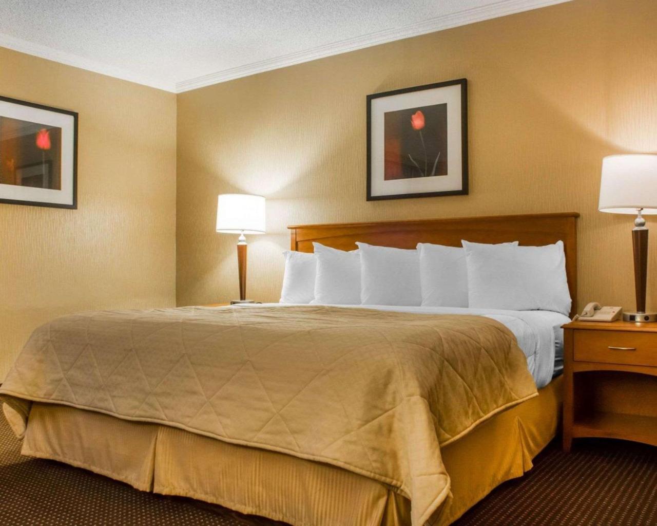 Clarion Hotel & Suites Riverfront Oswego Exterior foto