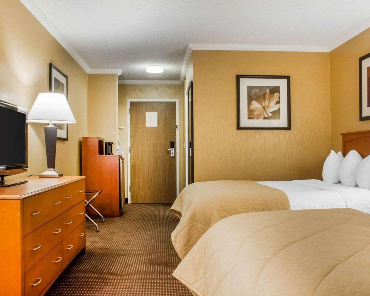 Clarion Hotel & Suites Riverfront Oswego Exterior foto